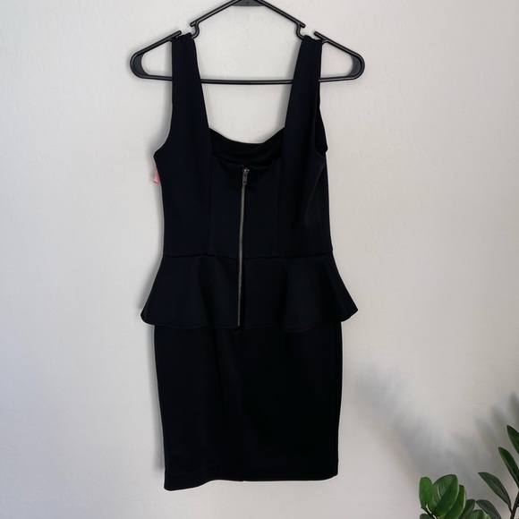 BEIGE BY ECI Bodycon Style Mini Dress With Ruffles Size 4 - Picture 4 of 5